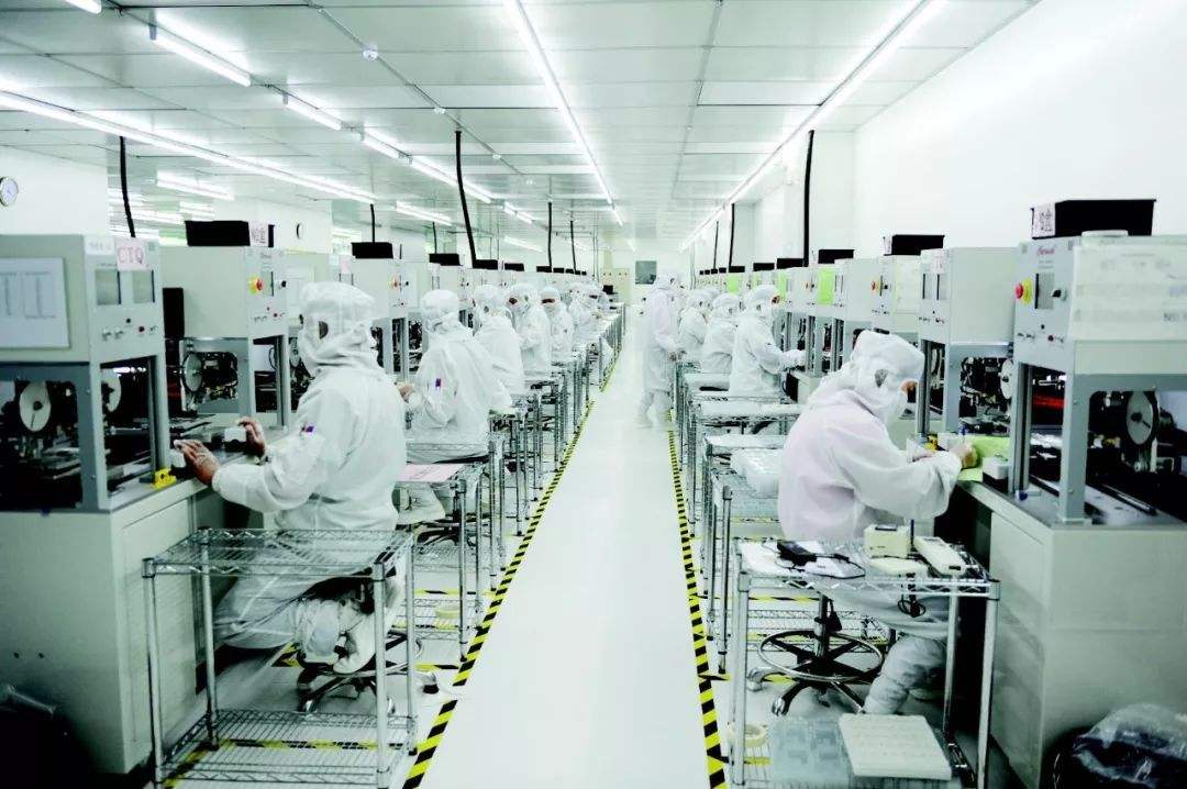 電子潔凈車間的圖片 電子潔凈車間的圖片
